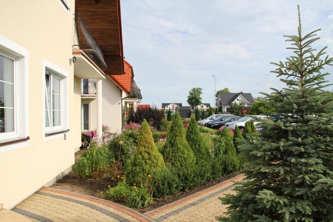 Dworek Leba I Domki Ranczo Itrich Exteriör bild
